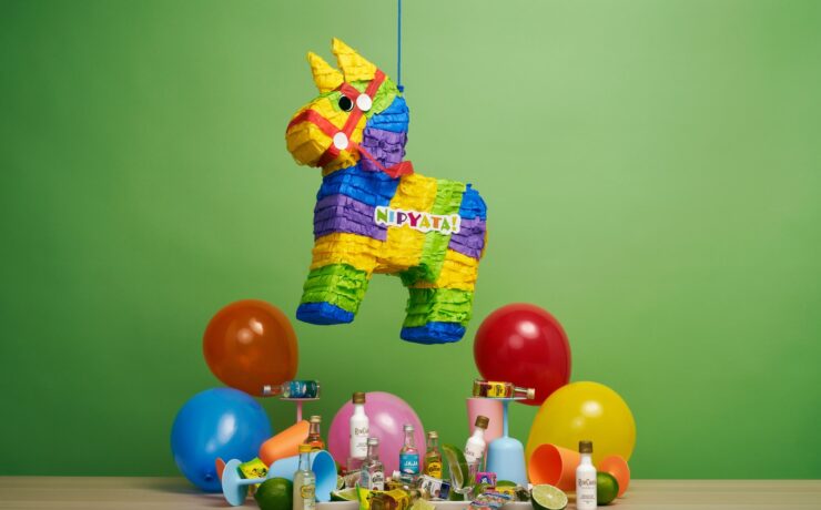 pinata d'anniversaire bleu et jaune