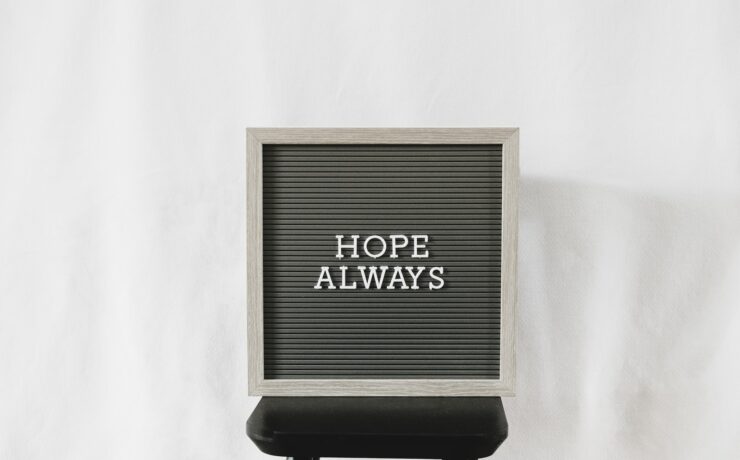 a sign that says hope always on it