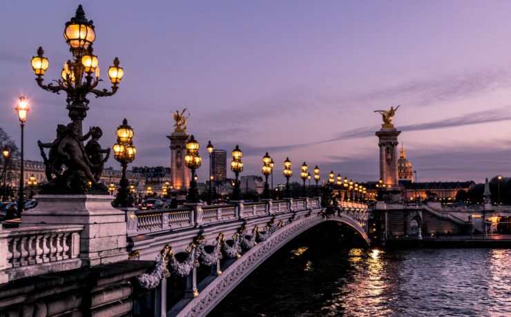 Pont Alexandre III à Paris la nuit